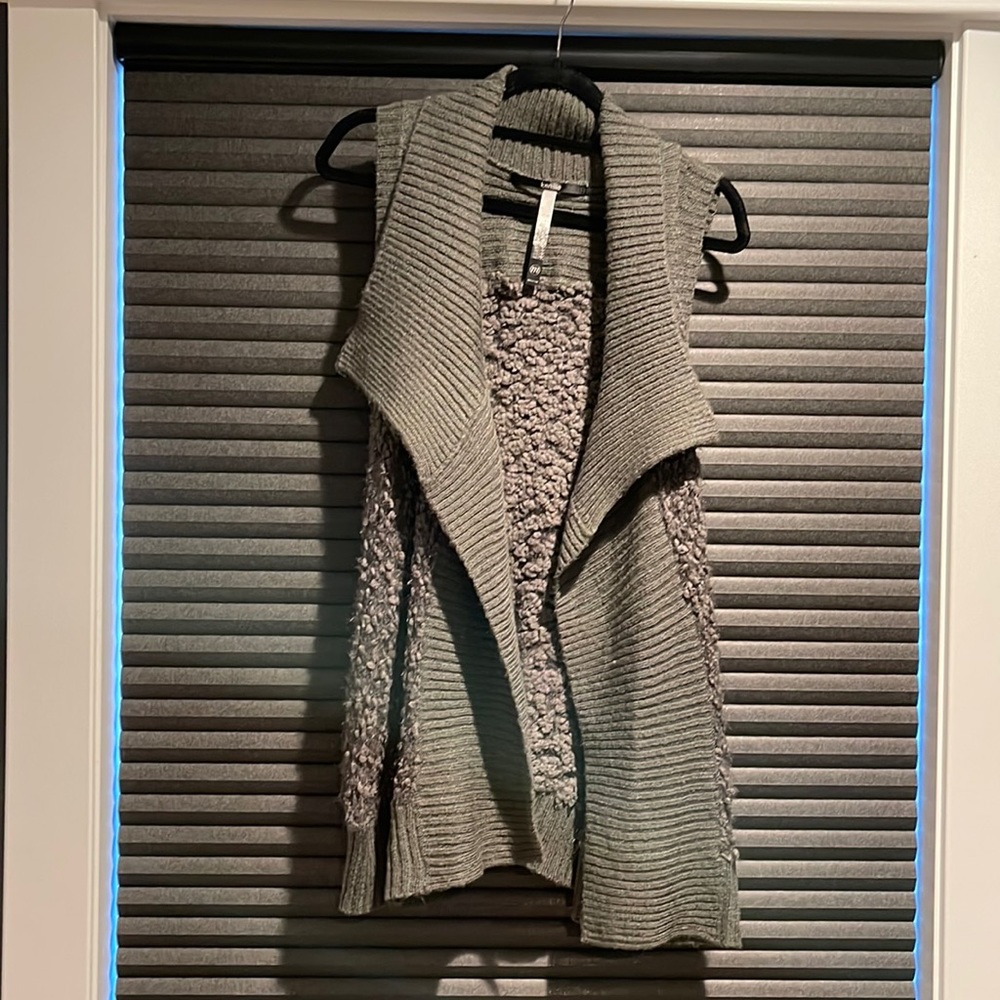 Sweater vest